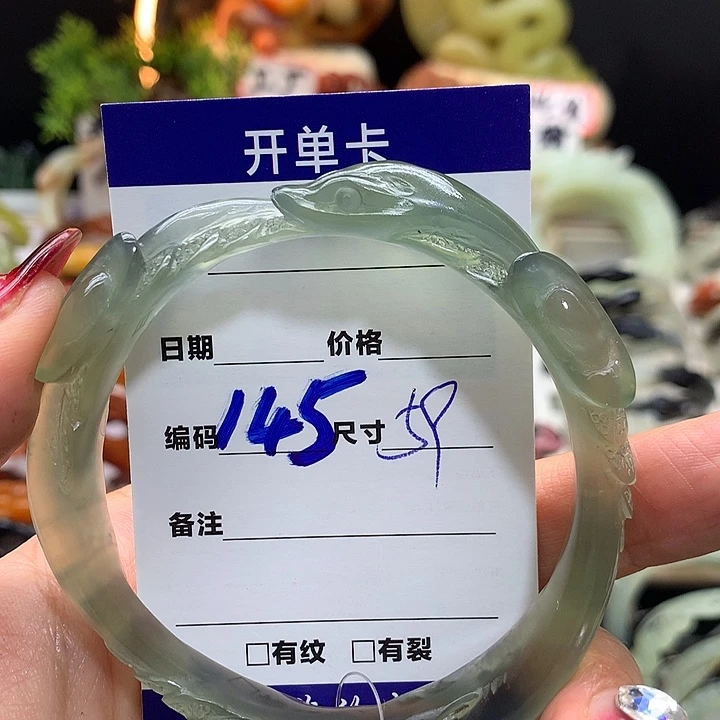 蛇纹石玉手镯未镶嵌小**?