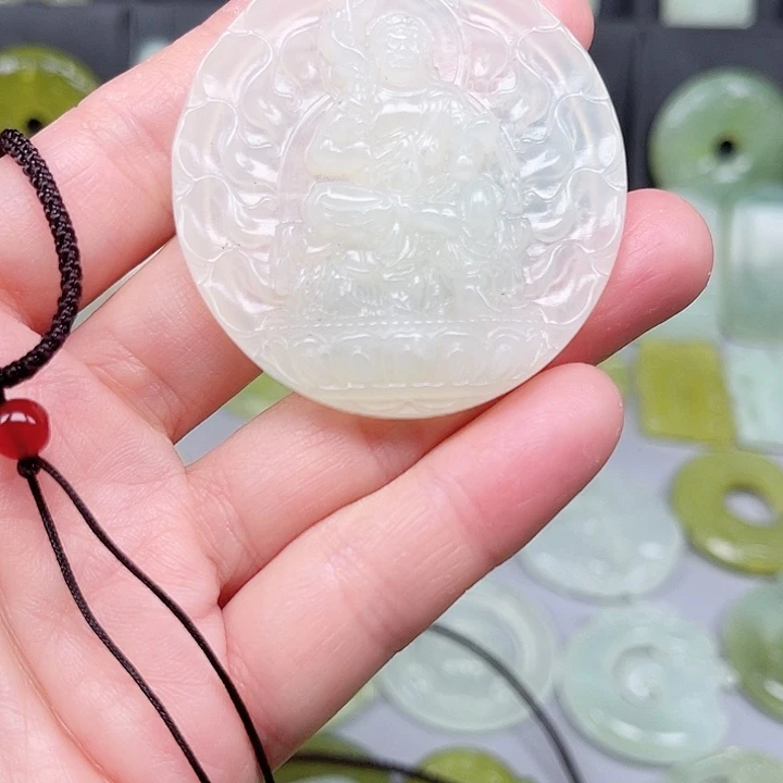 未镶嵌岫玉吊坠(赠链)不****?