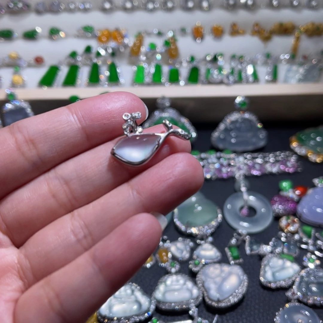 翡翠吊坠(不含链)18K金镶嵌