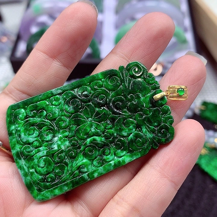 翡翠18K金镶嵌颈饰翡翠