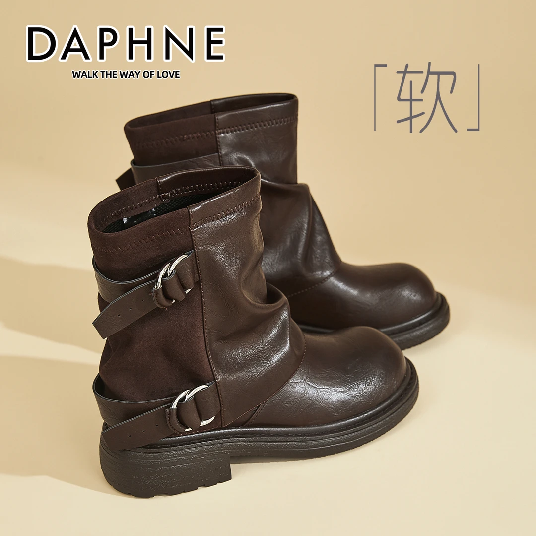 达芙妮厚底中筒骑士靴女秋冬美拉德褶皱裤管靴棕色皮带扣时尚女靴