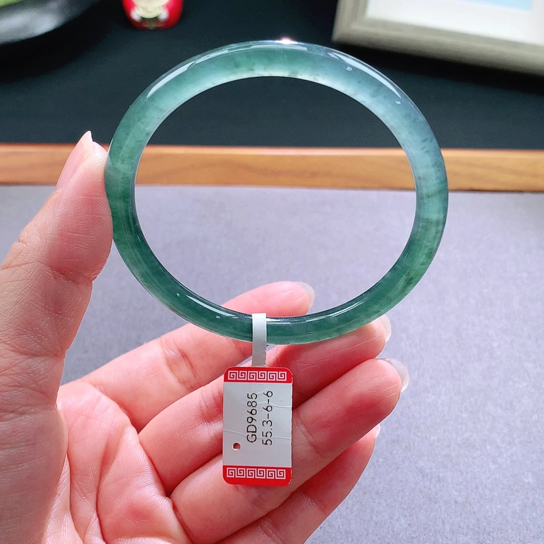 翡翠手镯未镶嵌天然翡翠手镯