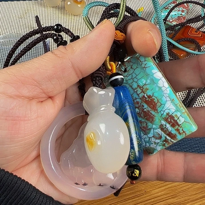 朋***友玛瑙/玉髓未镶嵌颈饰