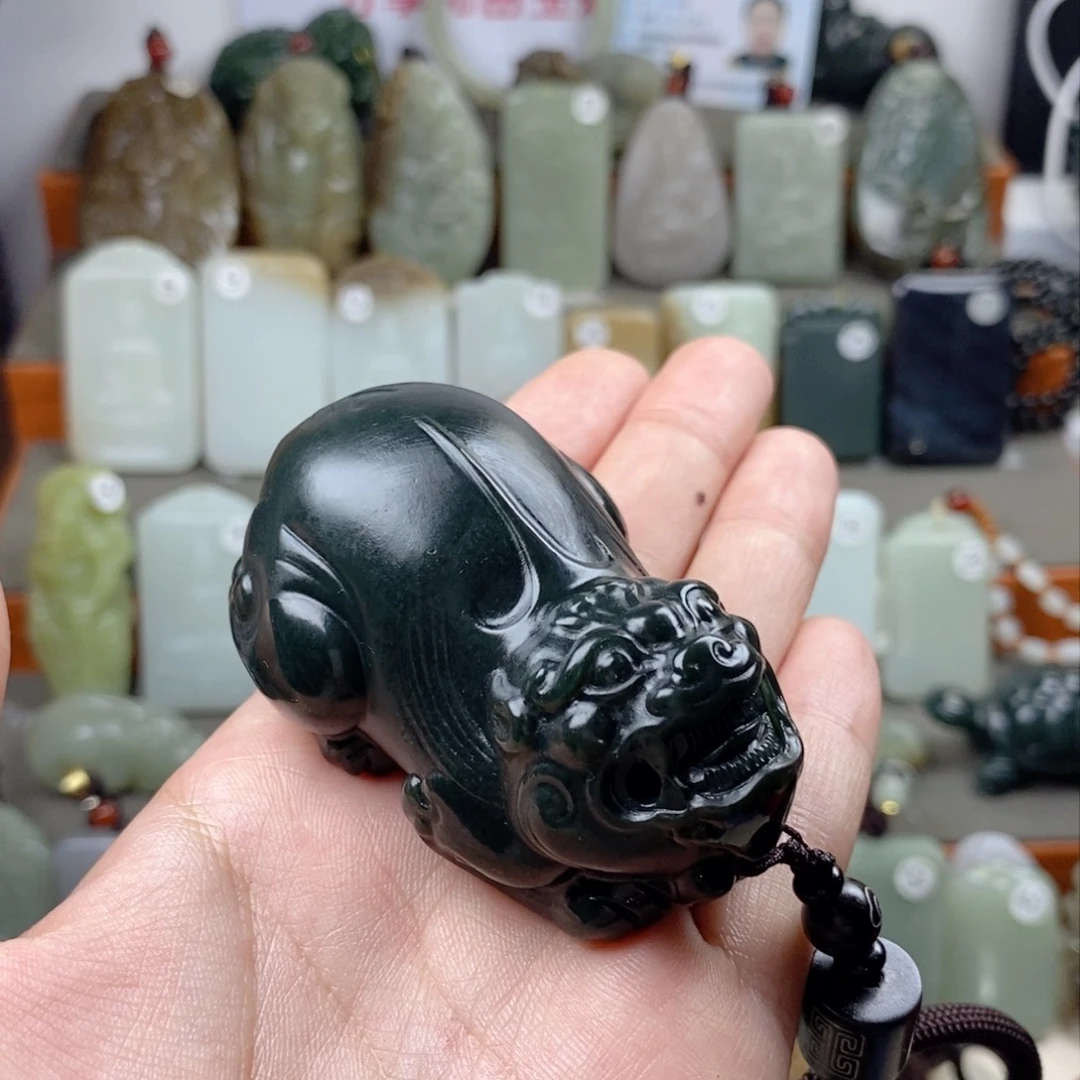 颈饰未镶嵌和田玉（青玉）