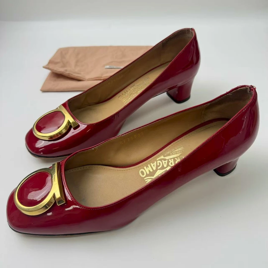 95新 FERRAGAMO/菲拉格慕 36码/有尘袋/红色金扣粗跟单鞋1807