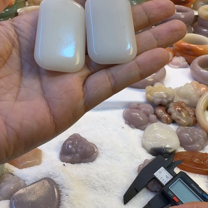 石英岩玉未镶嵌手镯