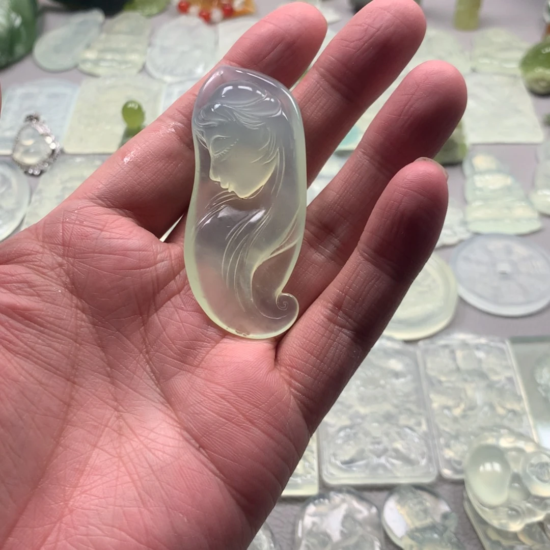 蛇纹石玉颈饰未镶嵌