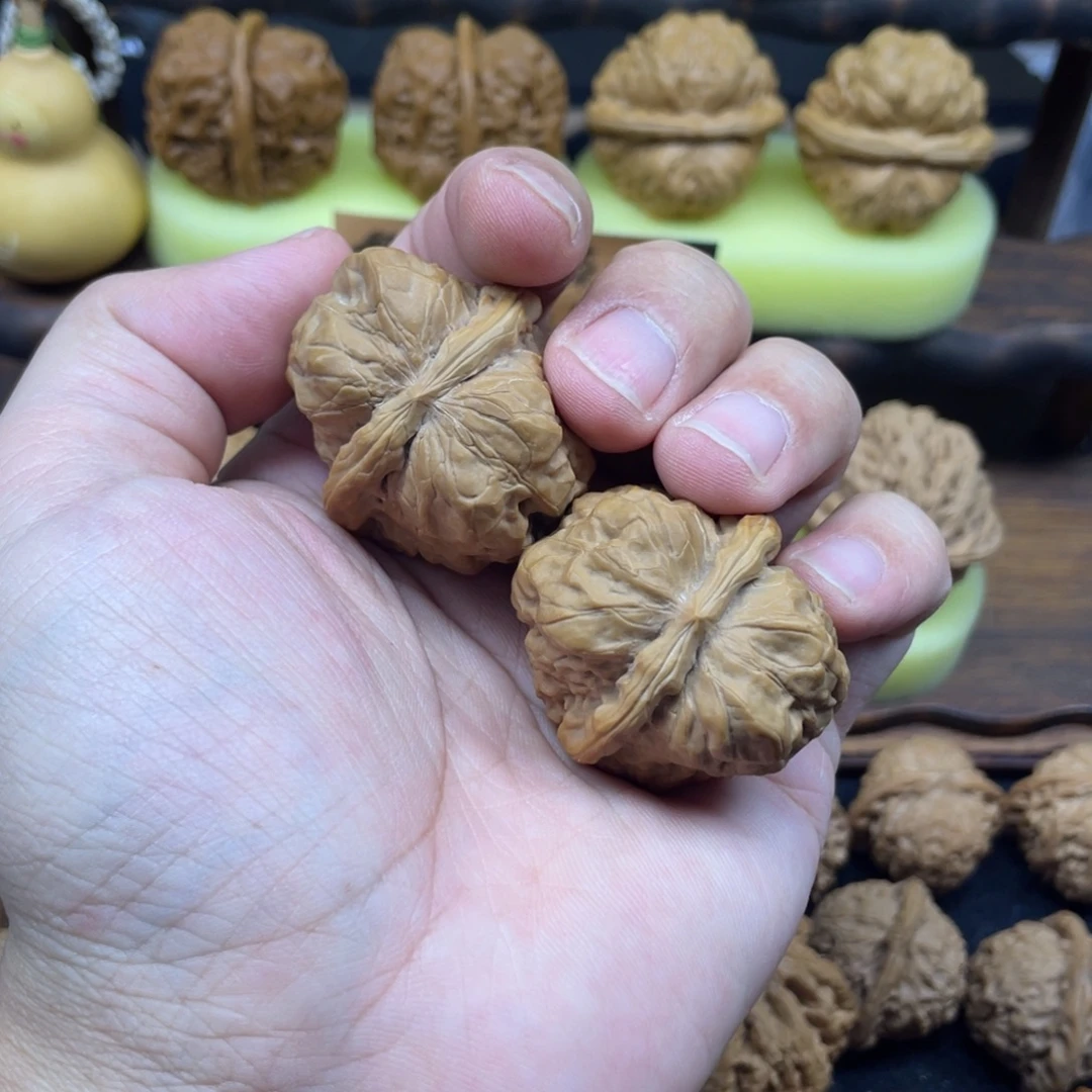 吊坠文玩核桃蛤蟆棱有点反油