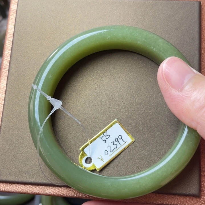 姐***美和田玉未镶嵌手串