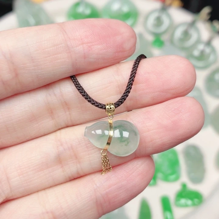 翡翠18K金镶嵌颈饰缅甸天然A货翡翠