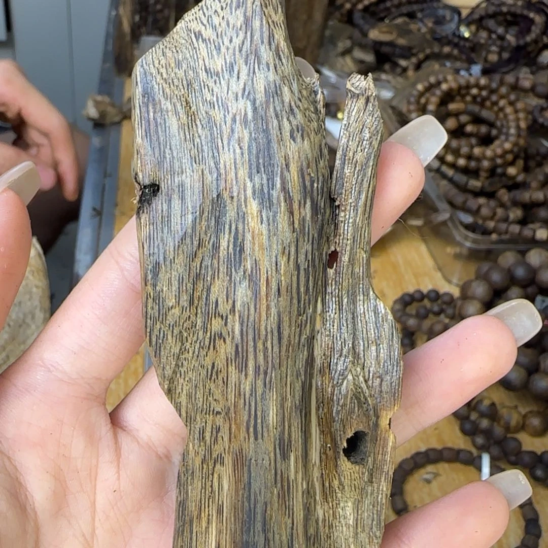 沉香碎屑沉香海南莺歌绿虫漏19g