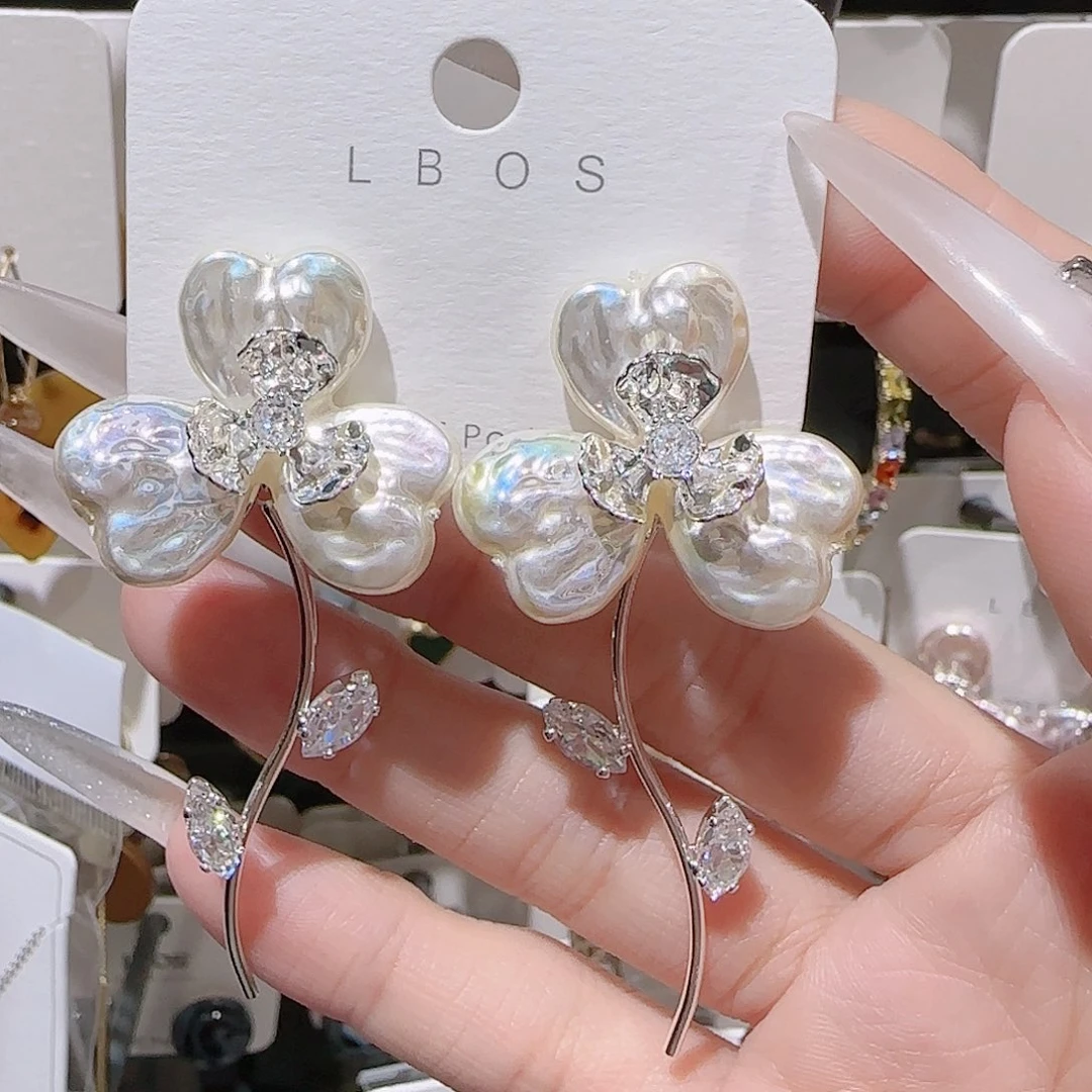 铜合金树脂锆石耳环