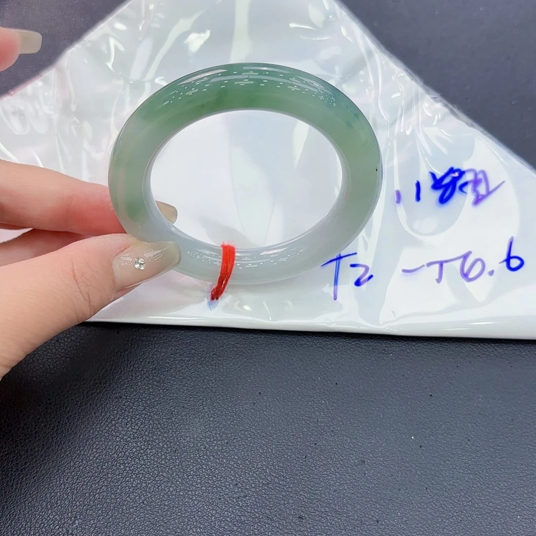 翡翠手镯未镶嵌手镯