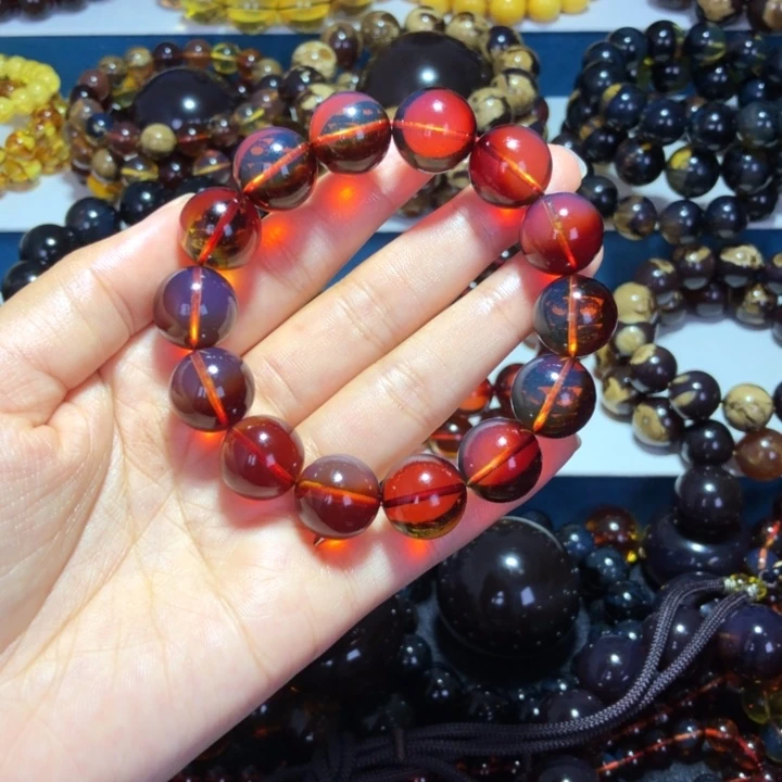 吴***东琥珀未镶嵌手链馆藏5Ａ净水妖孽火彩红蓝珀手串