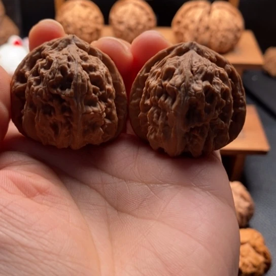 橘***子桃核吊坠白狮子40全品