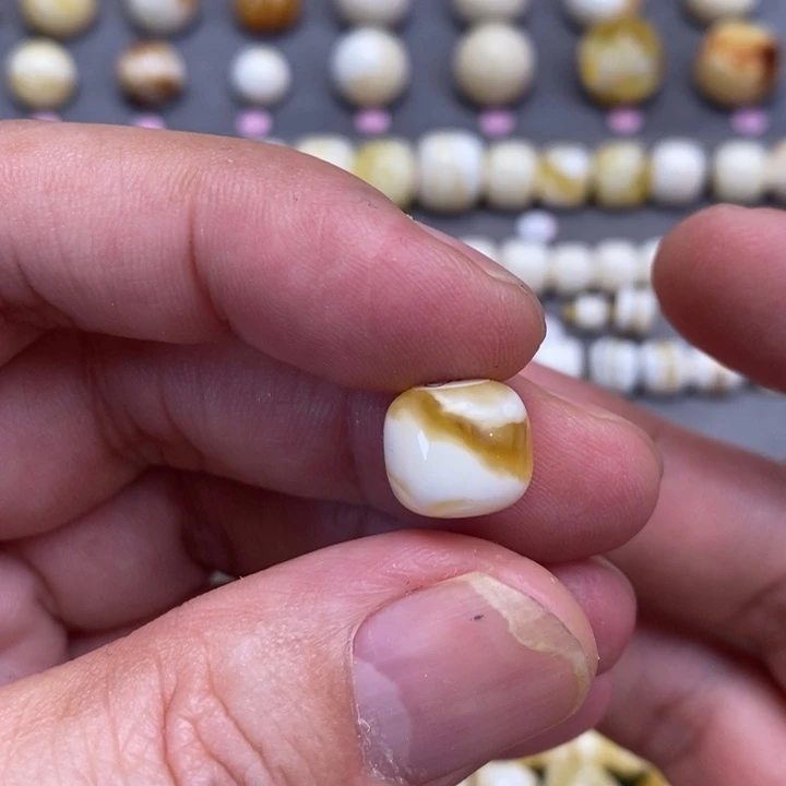 蜜蜡裸石未镶嵌亮*