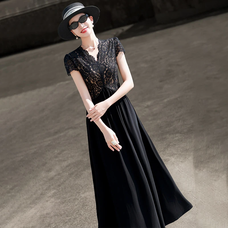 MEXCOCO/兰瑟儿夏季新款气质V领蕾丝拼接收腰显瘦连衣裙215XL2692