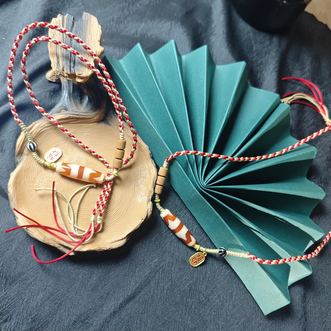 冈仁波齐双牙一线红肉虎牙t珠珠玛瑙吊坠-多样性发其一-y2225