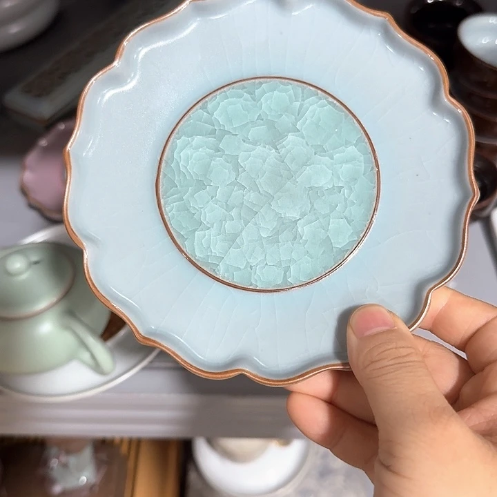 主人杯一个，瓷。。品茗