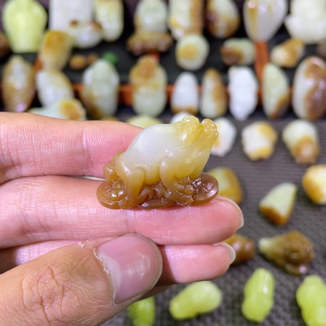 颈饰未镶嵌和田玉且末金山糖白金蟾
