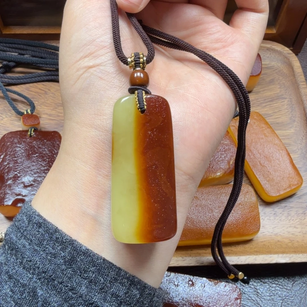 未镶嵌吊坠(赠链)琥珀