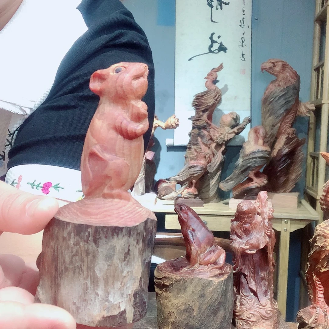 萧***月香榧木琥珀木老鼠木雕