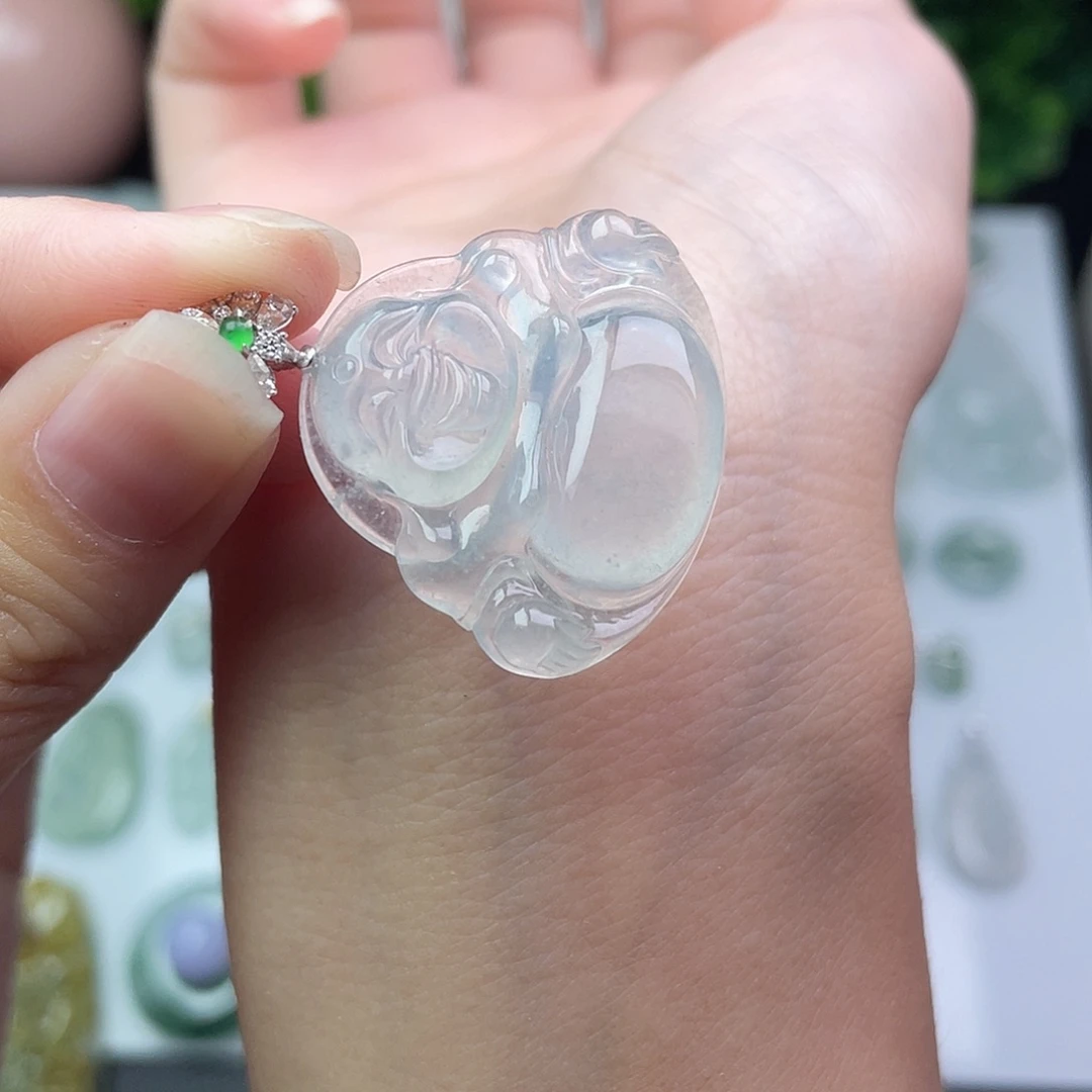 翡翠18K金镶嵌颈饰