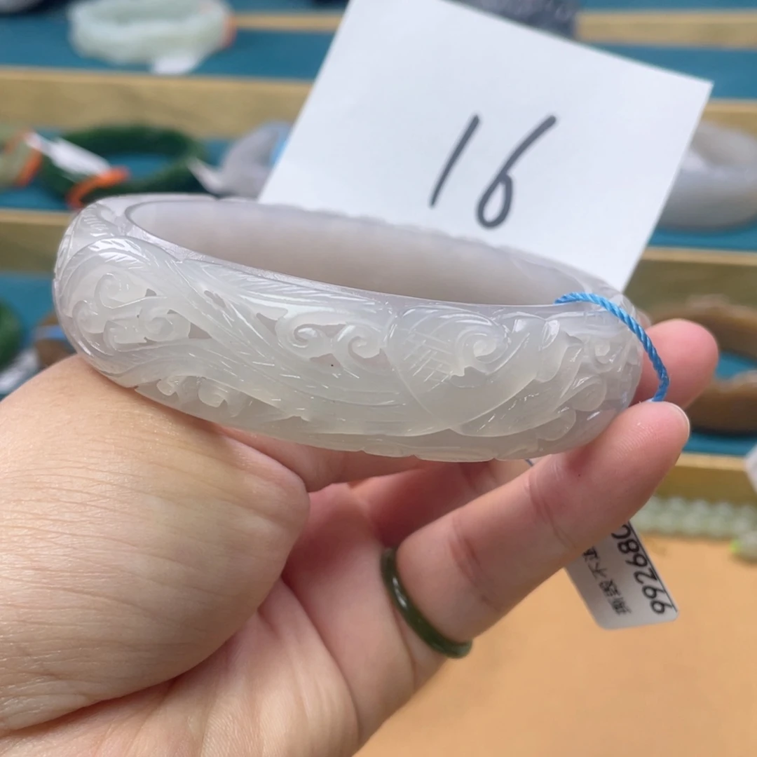 和田玉手镯未镶嵌圈口66