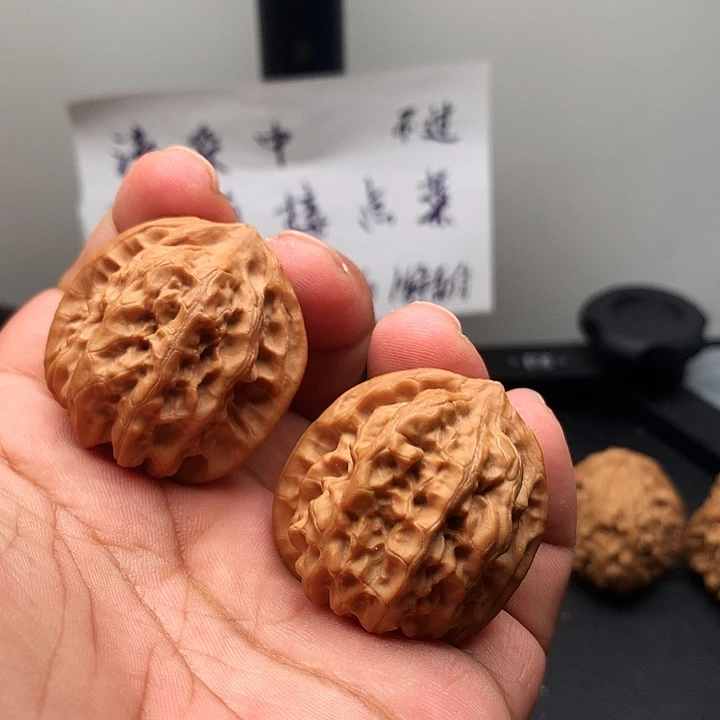 文玩核桃吊坠35磐石