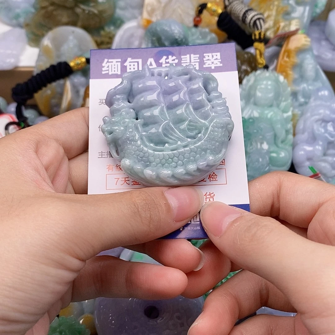 吊坠(不含链)未镶嵌翡翠