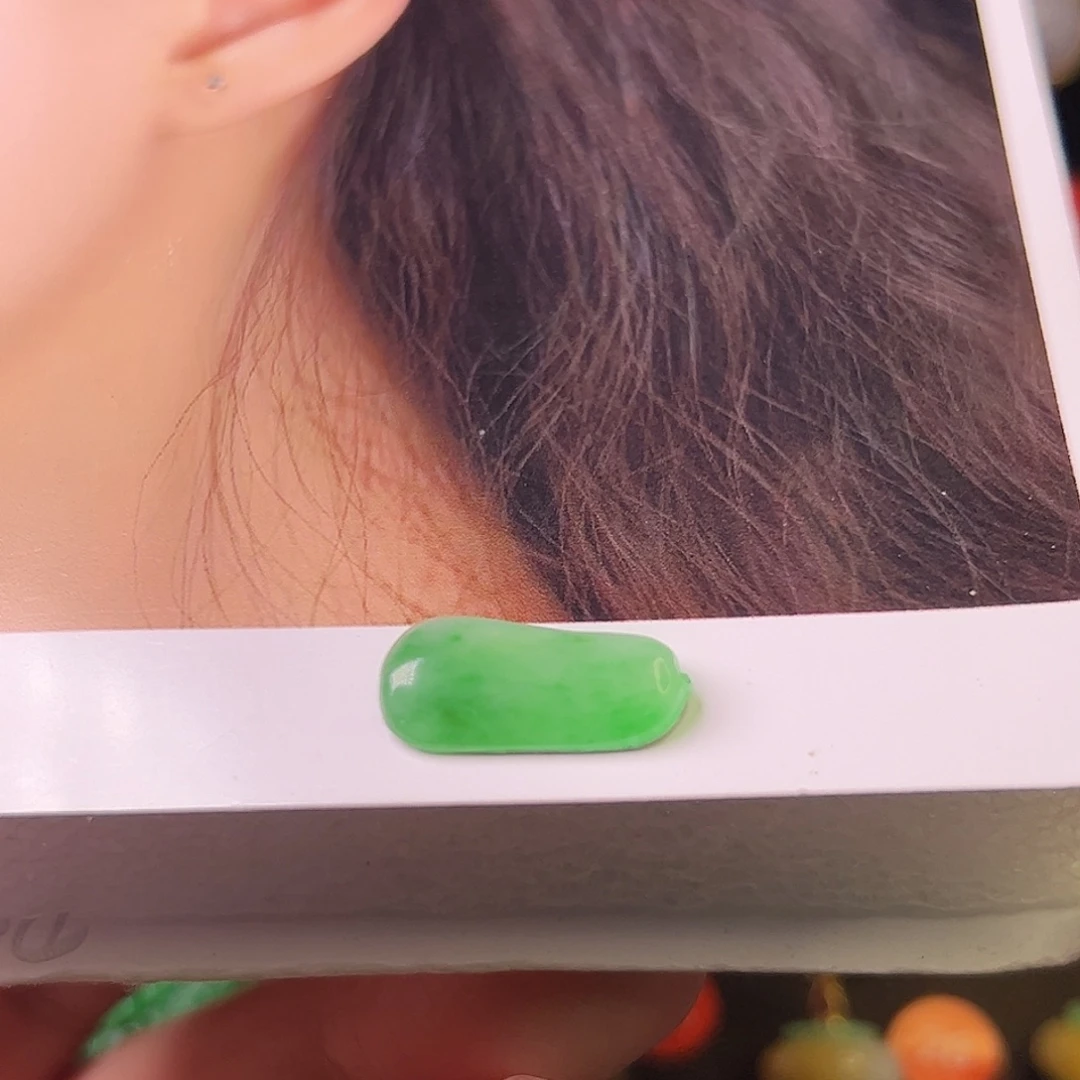 S***n翡翠未镶嵌颈饰旦面