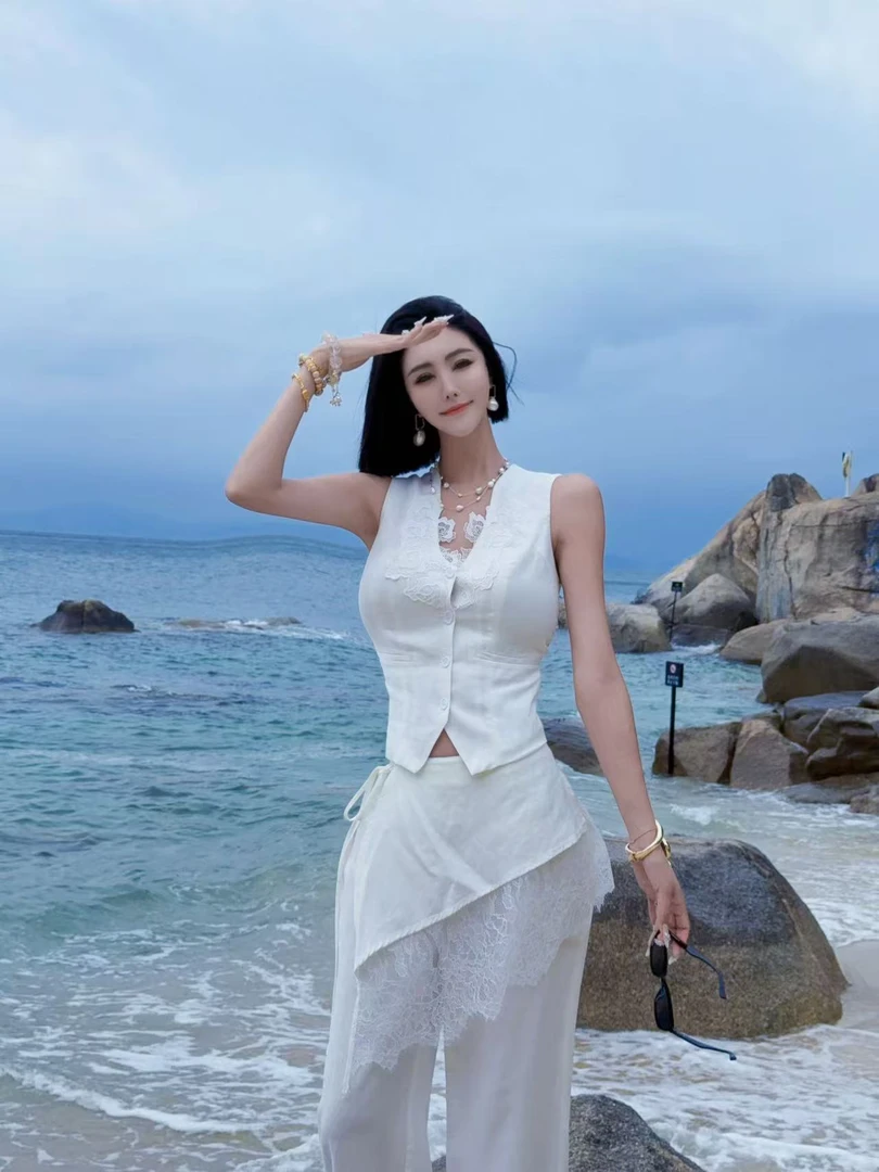 DOUWU【糖果秘密】白粉两色马甲背镂空裤子印花拼接蕾丝TZ13866