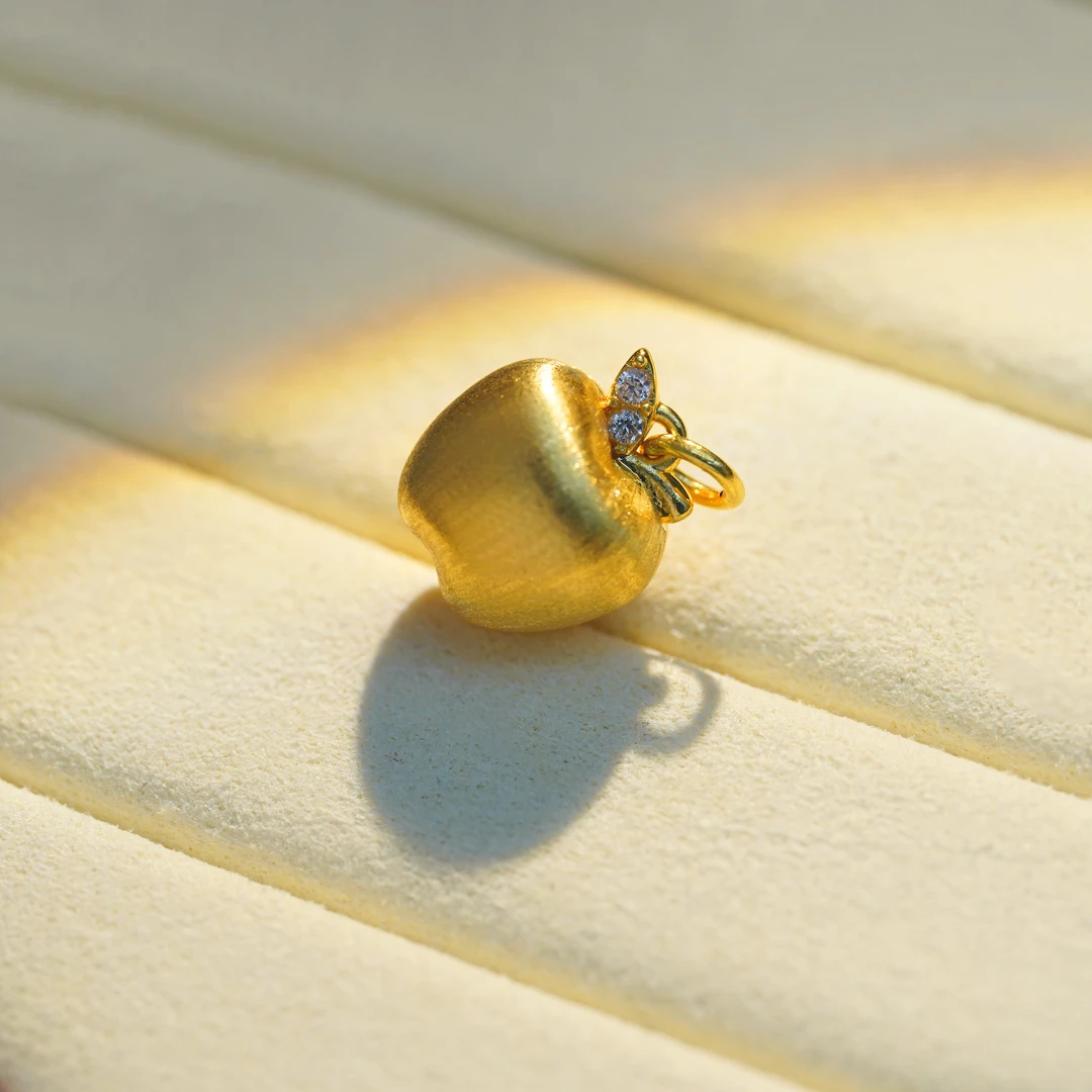 18k金拉丝苹果吊坠【QL06578】