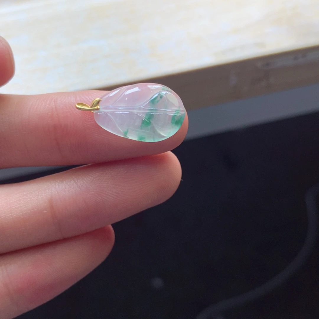 翡翠颈饰18K金镶嵌吊坠