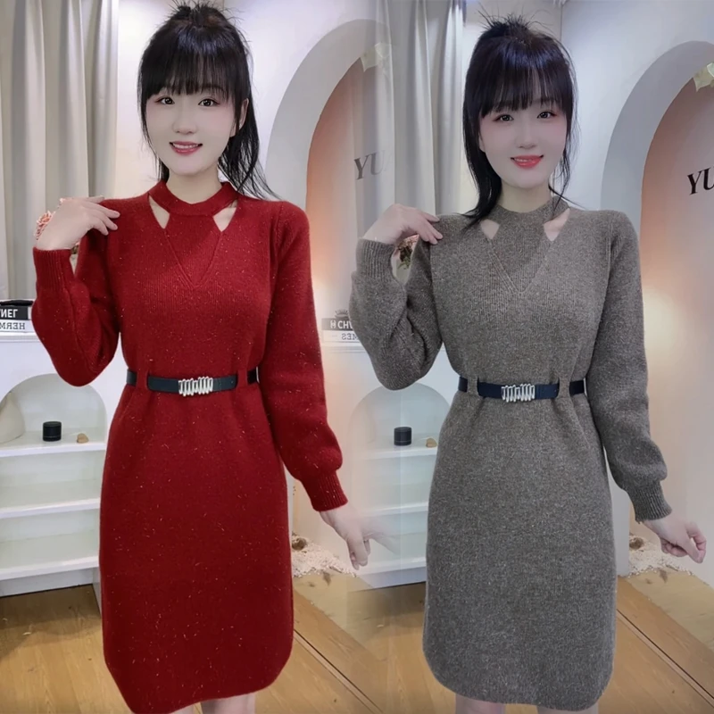 设计感针织连衣裙女2025秋冬新款气质收腰显瘦领口小心机毛衣裙子