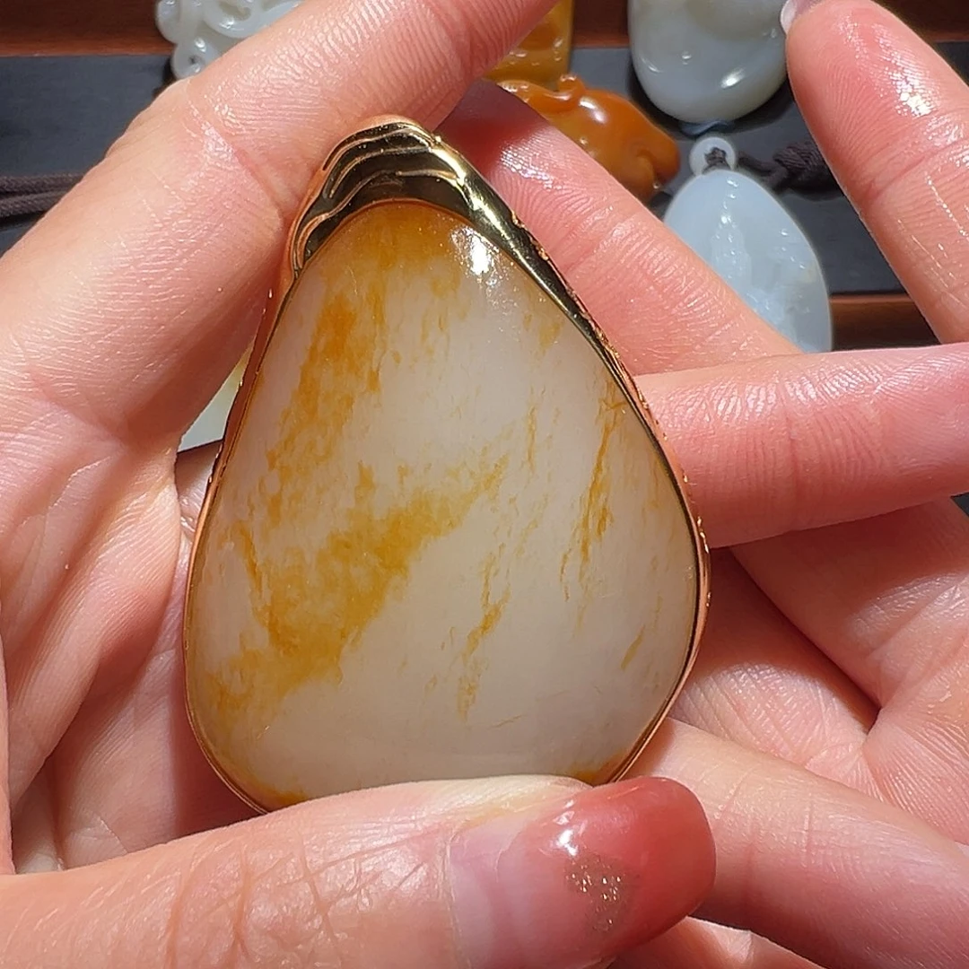 和田玉18K金镶嵌颈饰