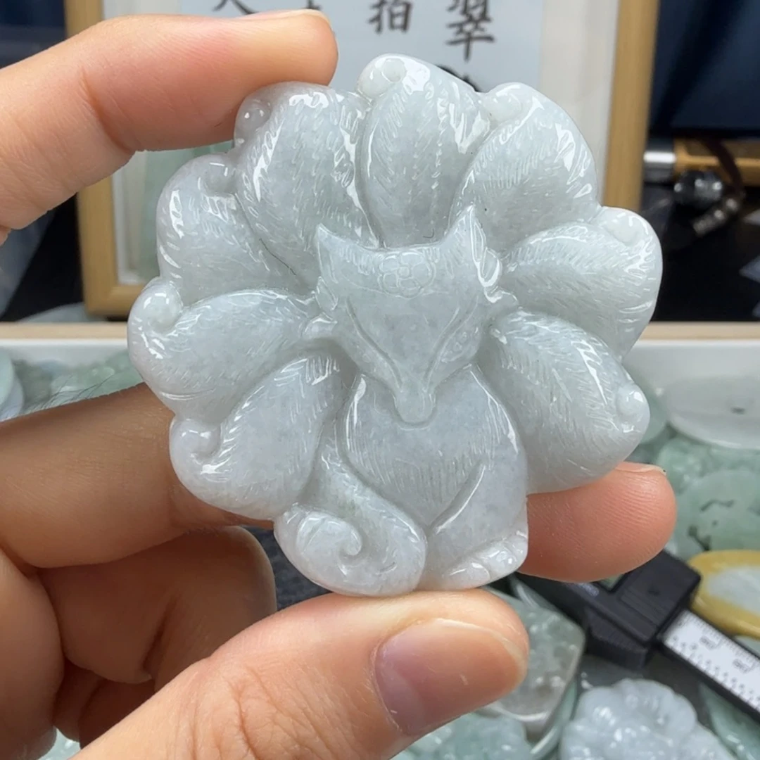 翡翠挂件未镶嵌翡翠