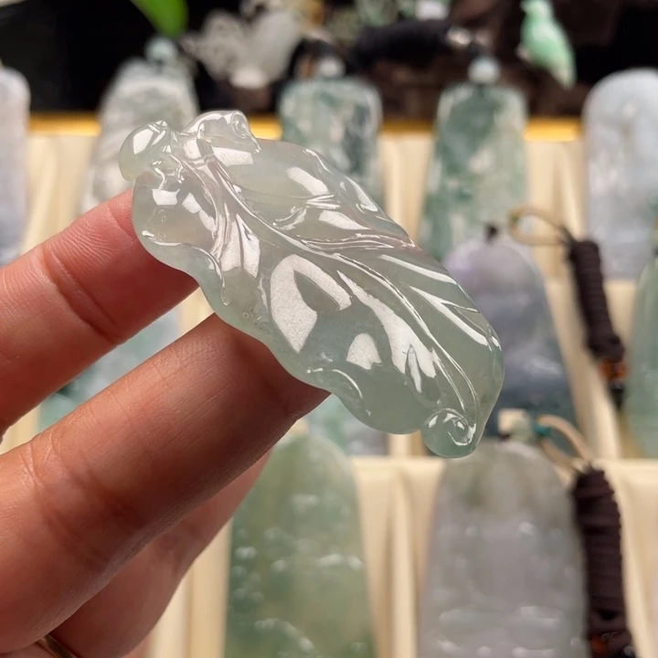 翡翠未镶嵌颈饰玉