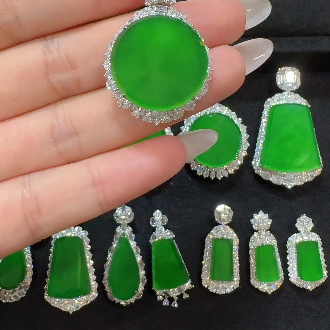 吊坠(不含链)18K金镶嵌翡翠圆牌