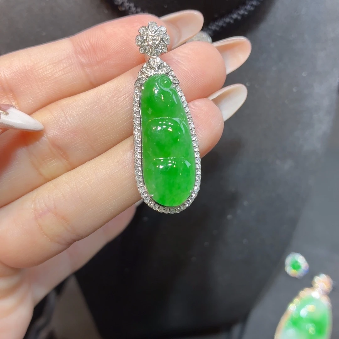 翡翠18K金镶嵌颈饰