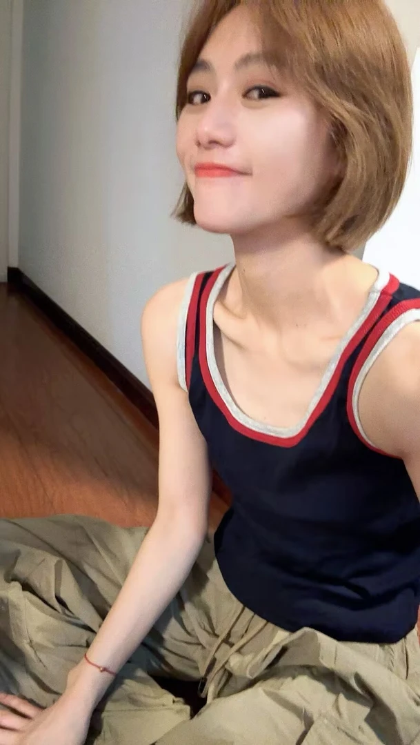 休闲风简约风背心短款外穿2025无袖修身型拼色女士韩版吊带常规