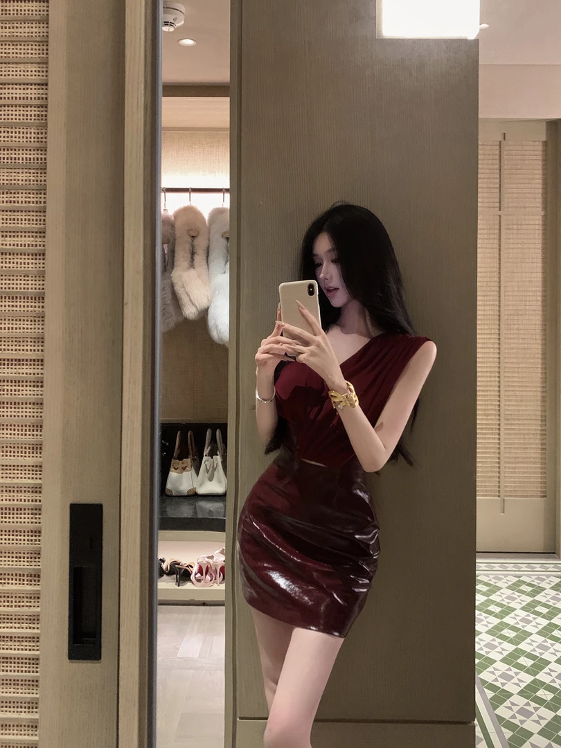 性感御姐辣妹镂空复古修身显瘦纯欲风连衣裙新款高级气质包臀短裙