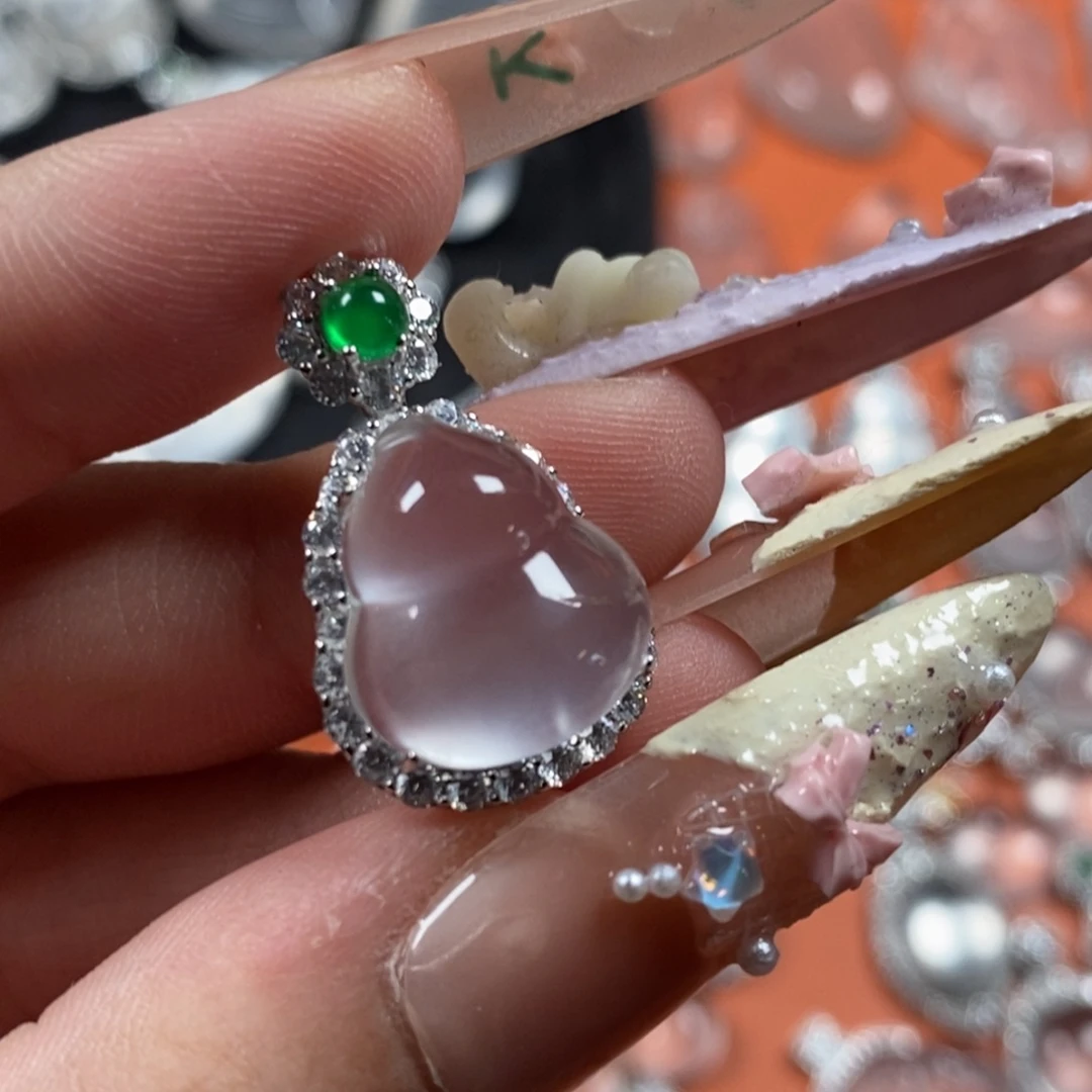 李***石英质玉银S925镶嵌颈饰葫芦