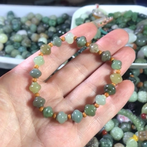 手链未镶嵌和田玉（糖玉）绿****