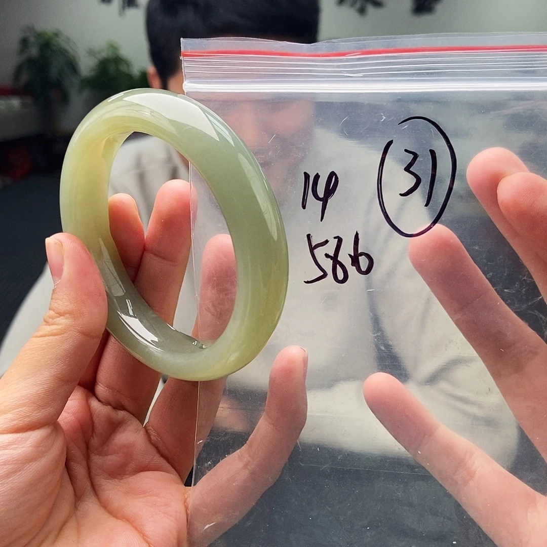 和田玉未镶嵌手镯拍一发一