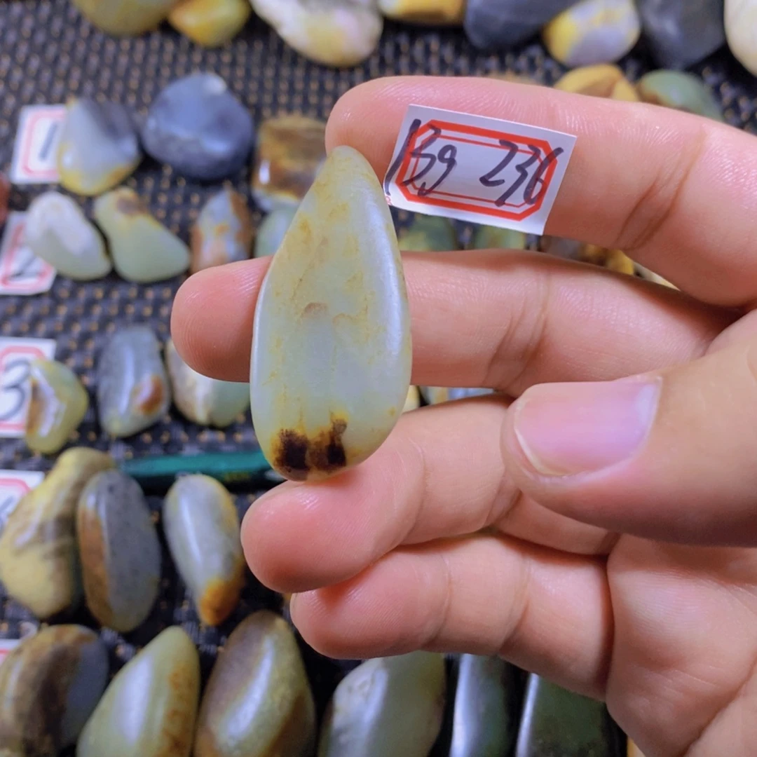 和田玉（糖玉）未镶嵌颈饰