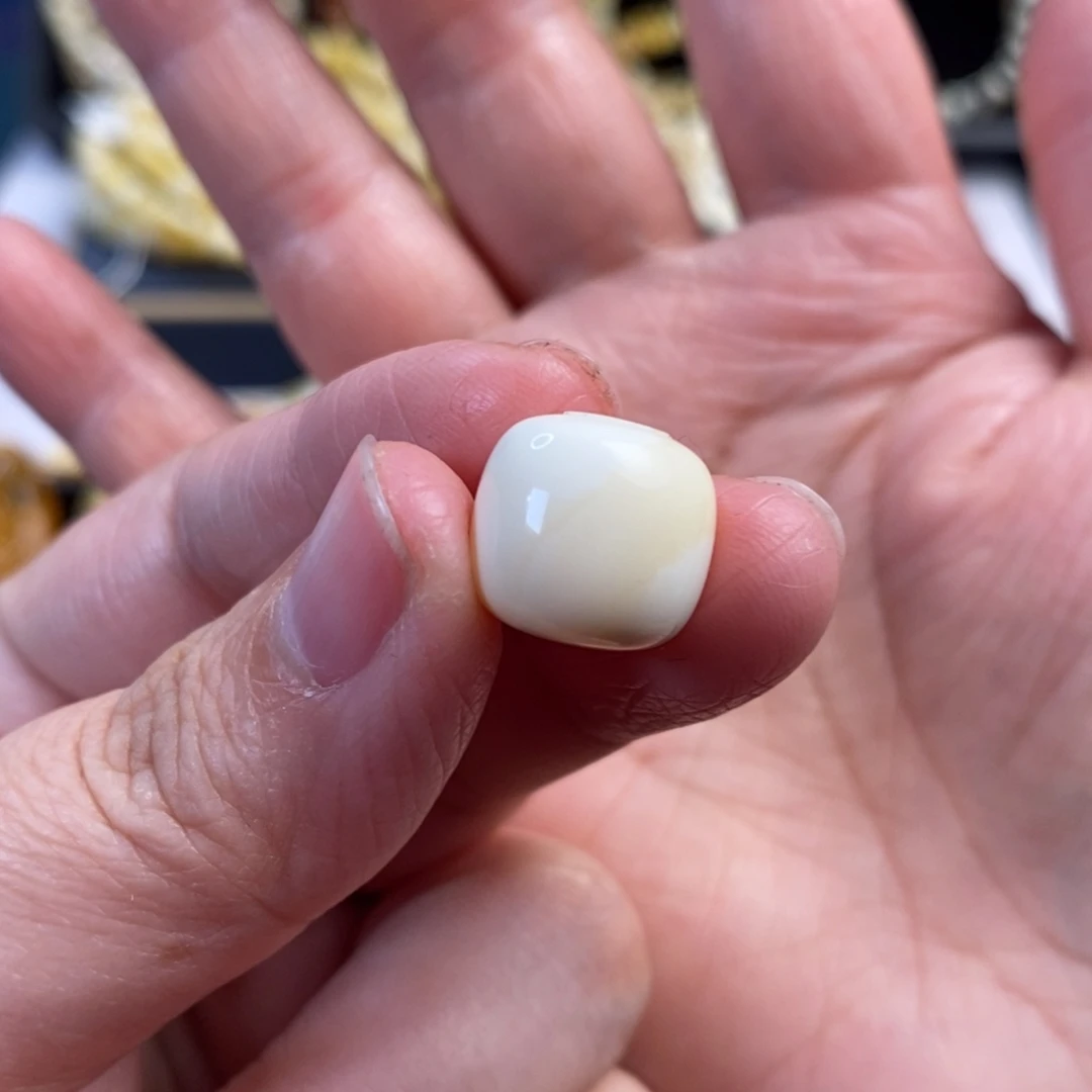 蜜蜡未镶嵌裸石瓷白老型单珠13.2