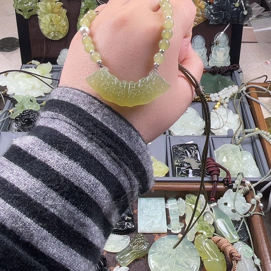 岫玉未镶嵌吊坠(赠链)