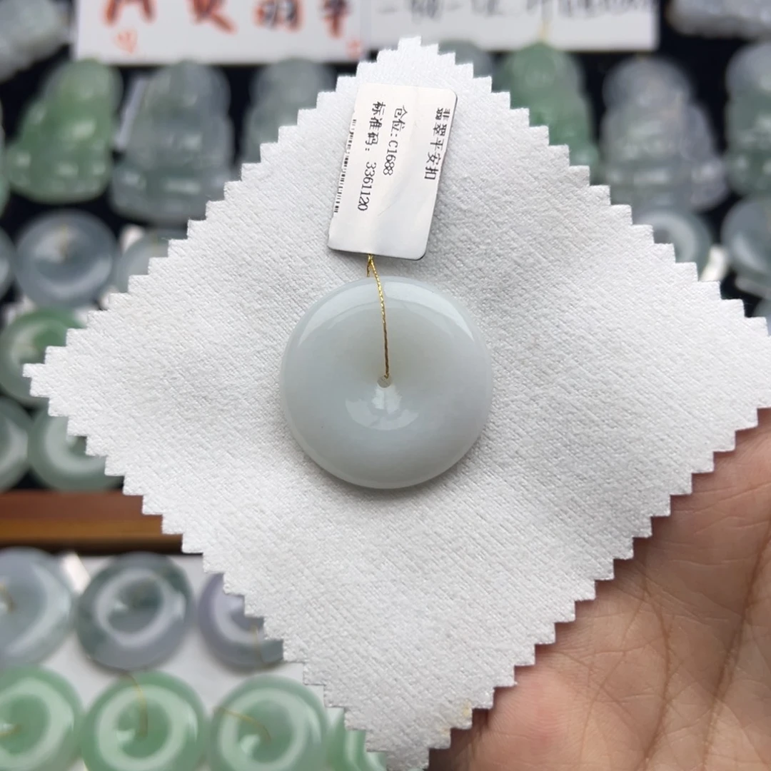 颈饰未镶嵌翡翠平安扣