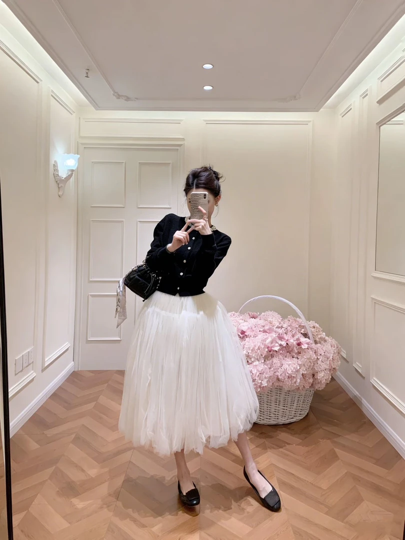 法式一整套oot穿搭赫本温柔风黑色开衫网纱半裙两件套装2025秋季